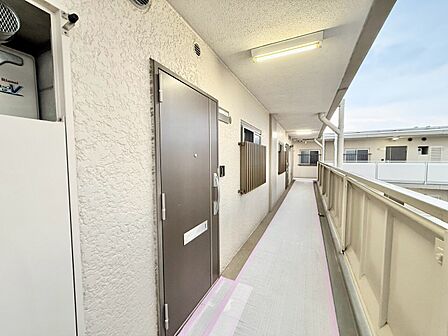 清潔感のある落ち着いた雰囲気の玄関です。