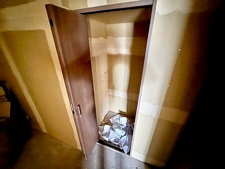家電やスーツケース、ストック品など何でも片付く嬉しい空間です。