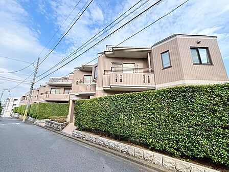 飽きのこないシンプルモダンな外観です。