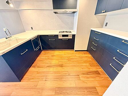 使いやすくスタイリッシュなキッチン空間になっております。