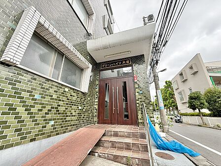 上質感漂う玄関アプローチです。