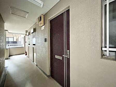 清潔感のある落ち着いた雰囲気の玄関です。