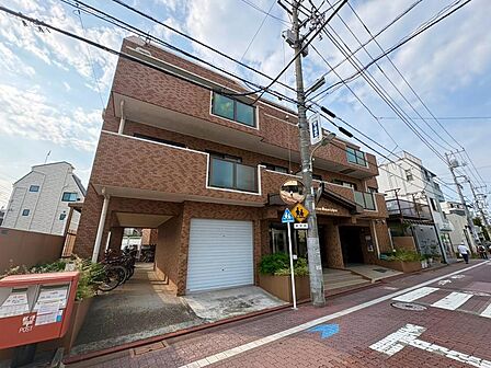 飽きのこないシンプルモダンな外観です。