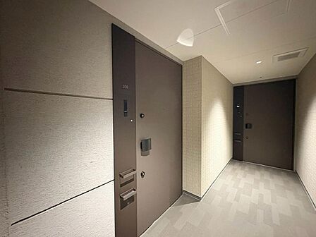 清潔感のある落ち着いた雰囲気の玄関です。