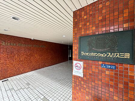 清潔感のある落ち着いた雰囲気の玄関です。