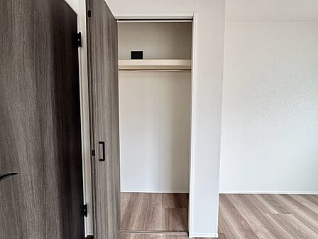 家電やスーツケース、ストック品など何でも片付く嬉しい空間です。