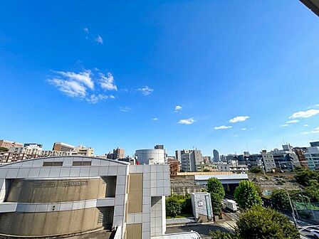 眺望や窓からの景色が良いと、家で過ごす時間も快適です。