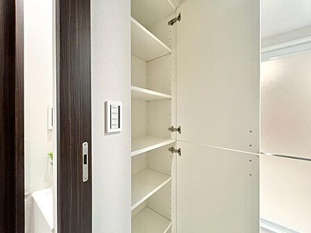 家電やスーツケース、ストック品など何でも片付く嬉しい空間です。