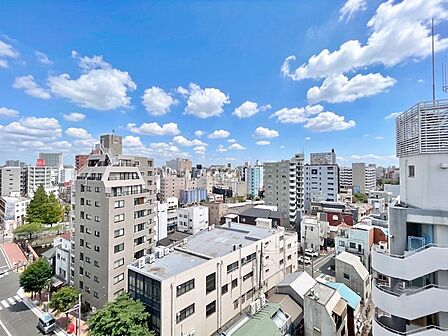 陽当たり・通風・開放感に恵まれた環境です。