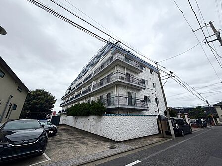 飽きのこないシンプルモダンな外観です。