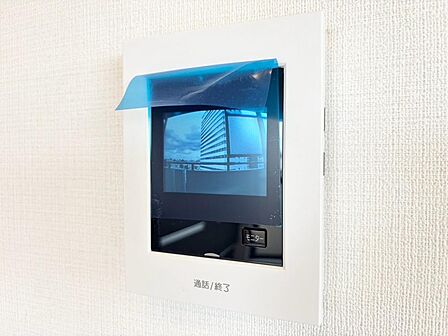 誰が来てもわかる様にモニター付きインターホンを設置。