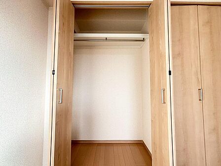 収納スペースが付いていて、お部屋を広く使っていただけます。
