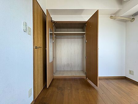 収納スペースが付いていて、お部屋を広く使っていただけます。※リフォーム前の現況です。8月末まで室内セレクト可（一部制限あり）