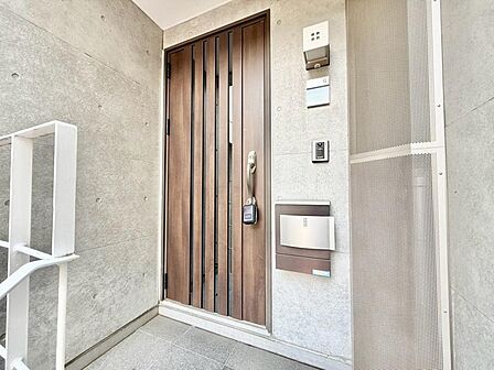 清潔感のある落ち着いた雰囲気の玄関です。