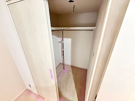 収納スペースが付いていて、お部屋を広く使っていただけます。