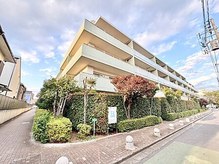 飽きのこないシンプルモダンな外観です。