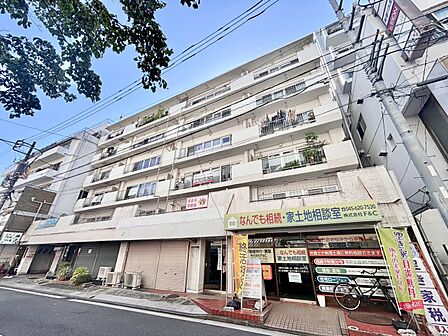 飽きのこないシンプルモダンな外観です。
