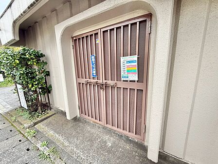 ゴミ置場。綺麗に管理されております。