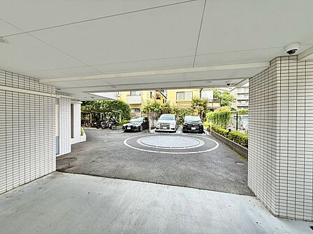駐車スペースが嬉しいですね。※空き状況は都度ご確認下さい。