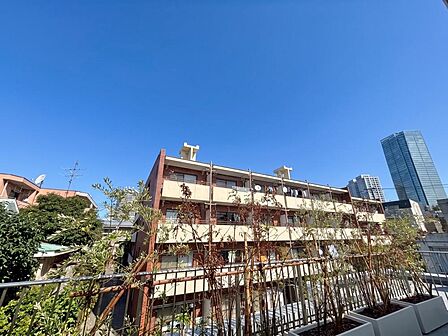 陽当たり・通風・開放感に恵まれた環境です。