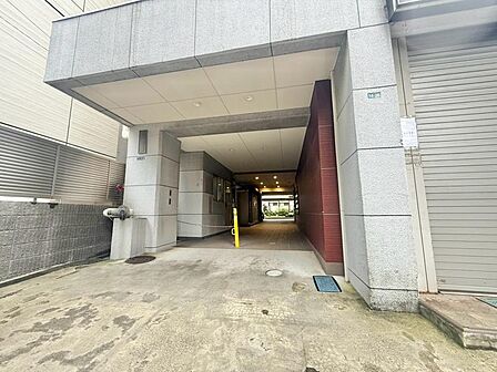 上質感漂う玄関アプローチです。