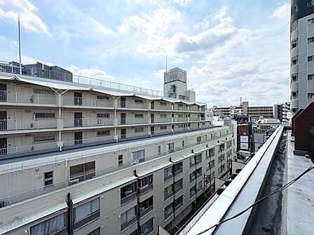 眺望や窓からの景色が良いと、家で過ごす時間も快適です。