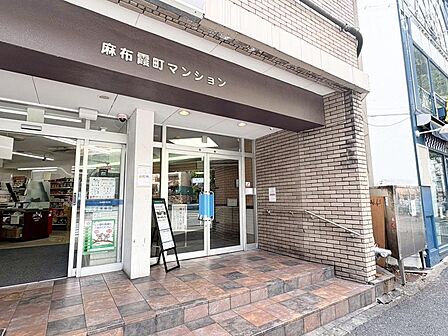 上質感漂う玄関アプローチです。