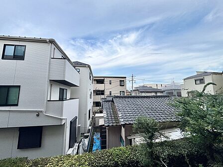 陽当たり・通風・開放感に恵まれた環境です。