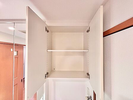 家電やスーツケース、ストック品など何でも片付く嬉しい空間です。