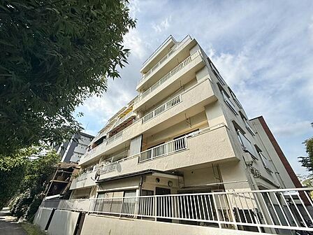 飽きのこないシンプルモダンな外観です。
