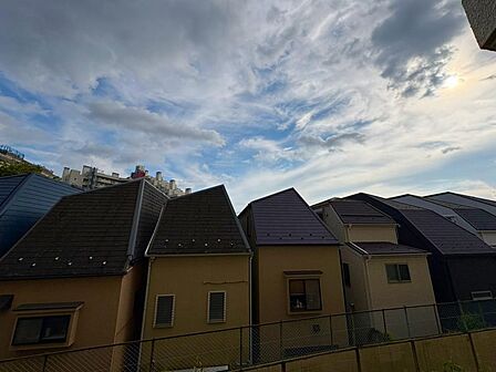 眺望や窓からの景色が良いと、家で過ごす時間も快適です。