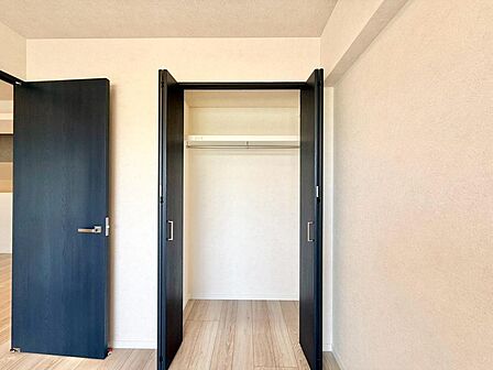家電やスーツケース、ストック品など何でも片付く嬉しい空間です。