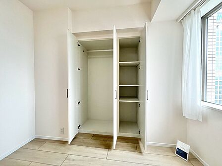 家電やスーツケース、ストック品など何でも片付く嬉しい空間です。