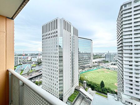 眺望や窓からの景色が良いと、家で過ごす時間も快適です。