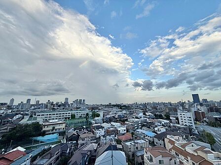 眺望や窓からの景色が良いと、家で過ごす時間も快適です。