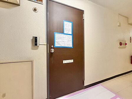 清潔感のある落ち着いた雰囲気の玄関です。