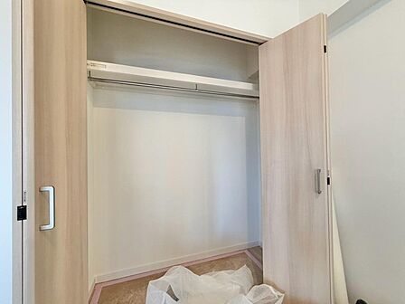 家電やスーツケース、ストック品など何でも片付く嬉しい空間です。