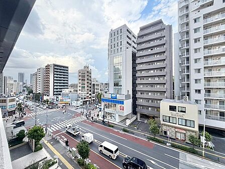 眺望や窓からの景色が良いと、家で過ごす時間も快適です。
