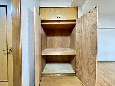 家電やスーツケース、ストック品など何でも片付く嬉しい空間です。