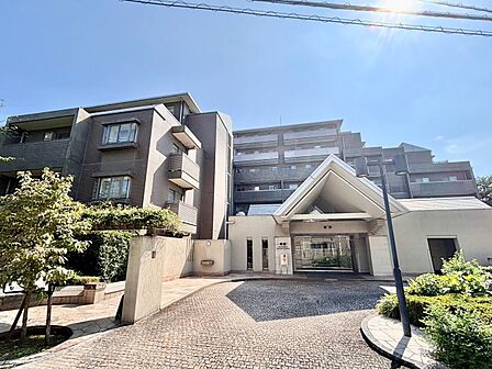 飽きのこないシンプルモダンな外観です。