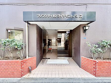 上質感漂う玄関アプローチです。