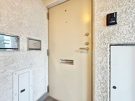 清潔感のある落ち着いた雰囲気の玄関です。