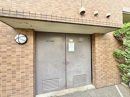ゴミ置場。綺麗に管理されております。
