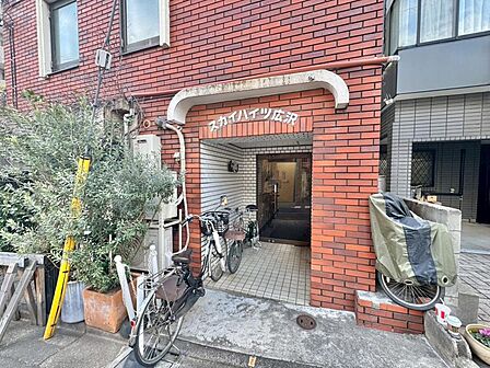 上質感漂う玄関アプローチです。