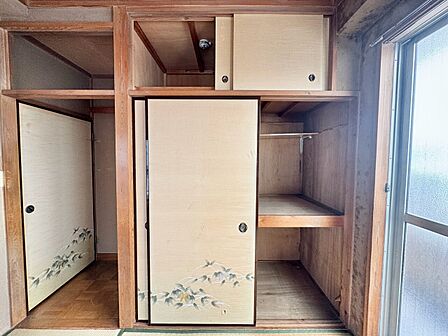収納スペースが付いていて、お部屋を広く使っていただけます。