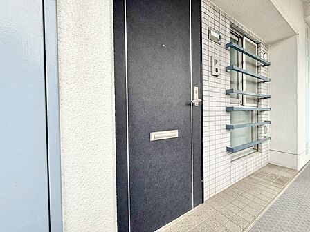 清潔感のある落ち着いた雰囲気の玄関です。