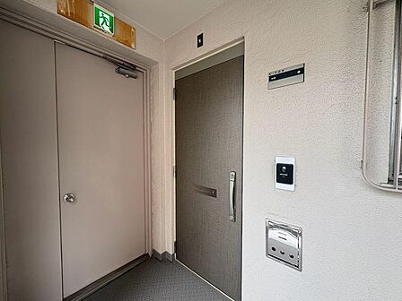 清潔感のある落ち着いた雰囲気の玄関です。