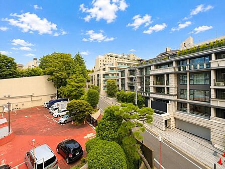 眺望や窓からの景色が良いと、家で過ごす時間も快適です。