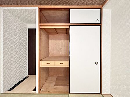 家電やスーツケース、ストック品など何でも片付く嬉しい空間です。