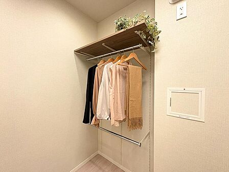 家電やスーツケース、ストック品など何でも片付く嬉しい空間です。
